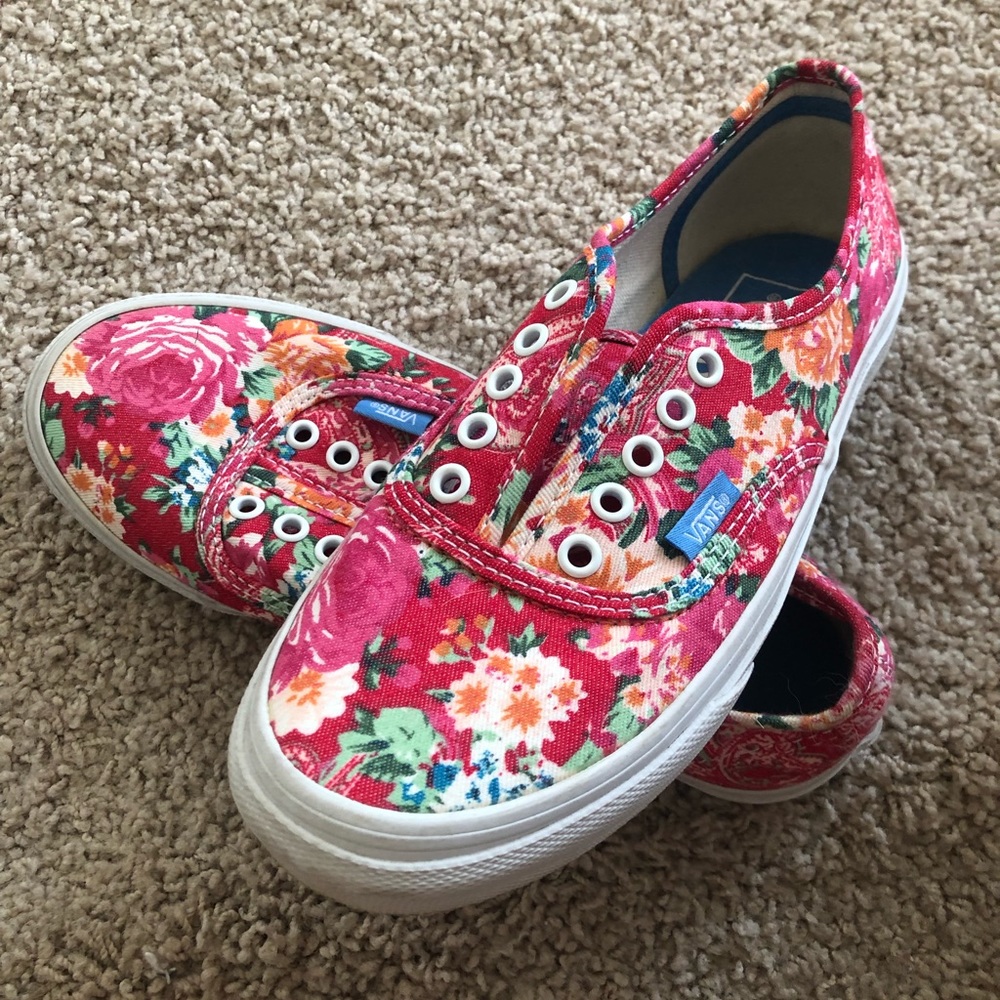 NEVER WORN FLOWER PRINT VANS
